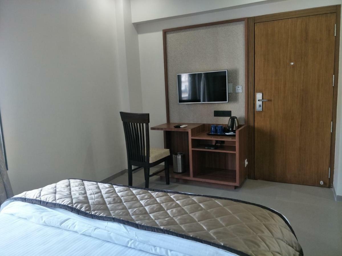 Kyriad Hotel Solapur By Othpl Exterior photo