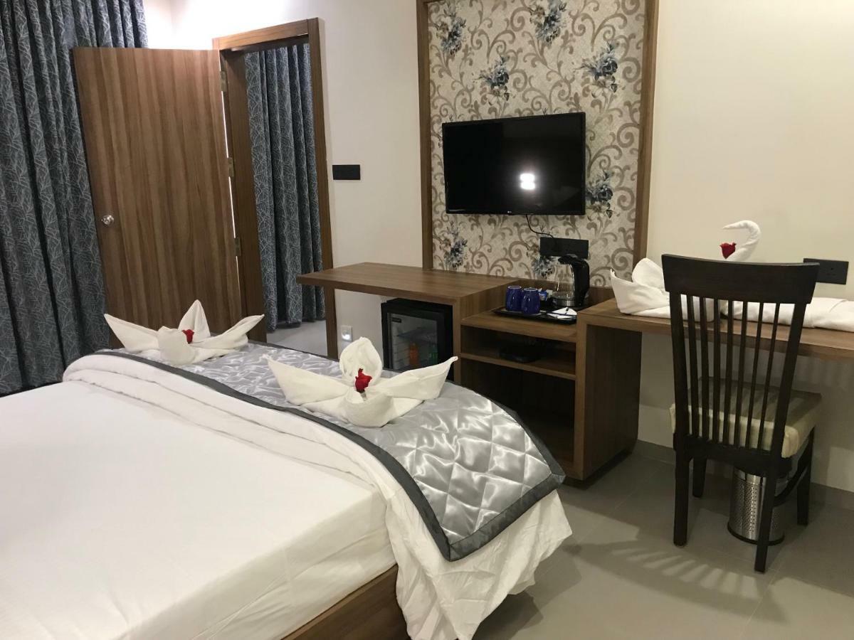 Kyriad Hotel Solapur By Othpl Exterior photo