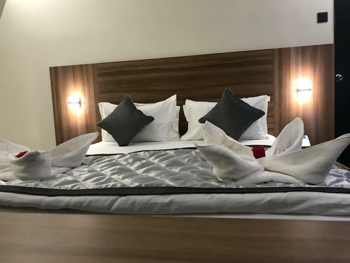 Kyriad Hotel Solapur By Othpl Exterior photo