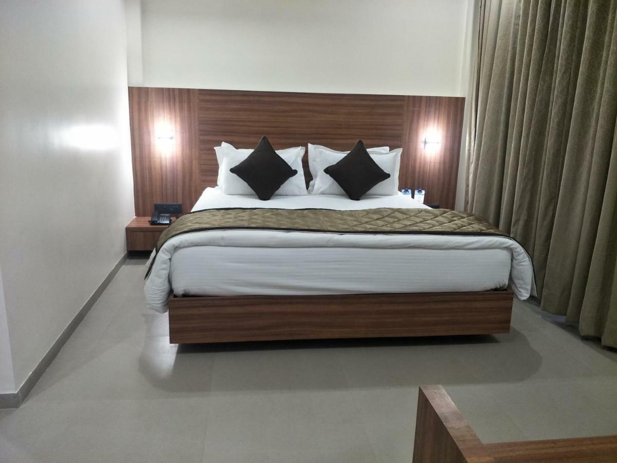 Kyriad Hotel Solapur By Othpl Exterior photo